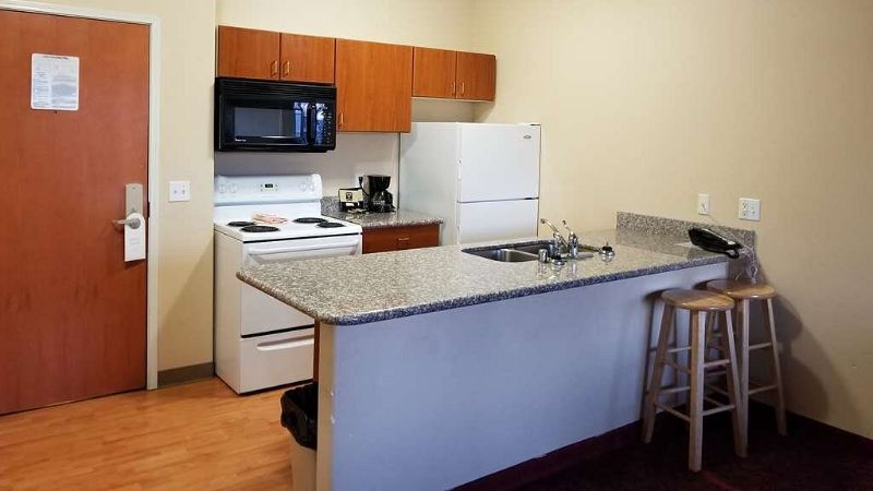 Grand View Inn & Suites, room with private jacuzzi, photo 5