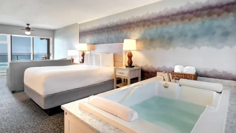 Hallmark Resort – Newport