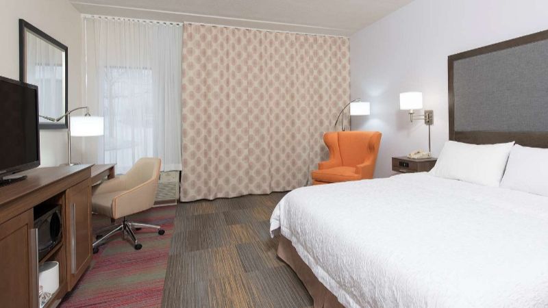 Hampton Inn Grand Rapids-South, room with private jacuzzi, photo 2