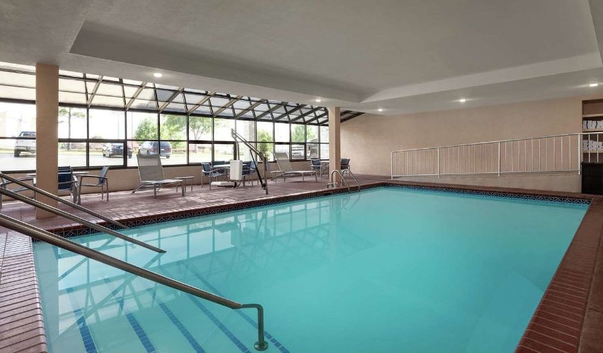 Hampton Inn Oklahoma City-I-40 E, room with private jacuzzi, photo 6