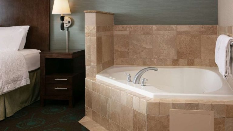 Hampton Inn & Suites Lincoln – Northeast I-80