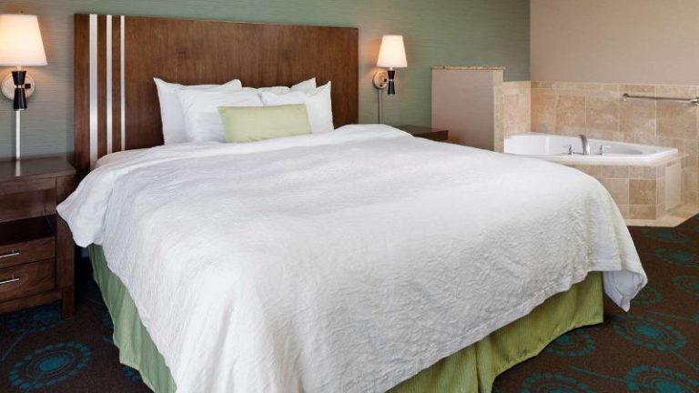 Hampton Inn & Suites Lincoln – Northeast I-80