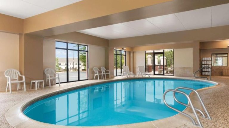 Hampton Inn & Suites Manchester-Bedford