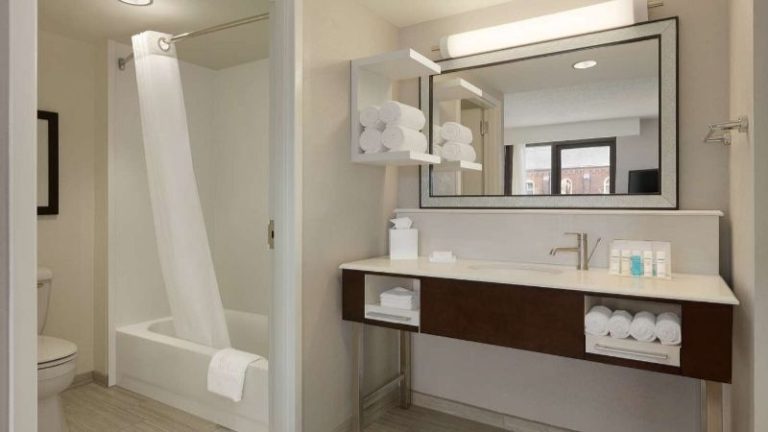 Hampton Inn & Suites Nashville-Downtown