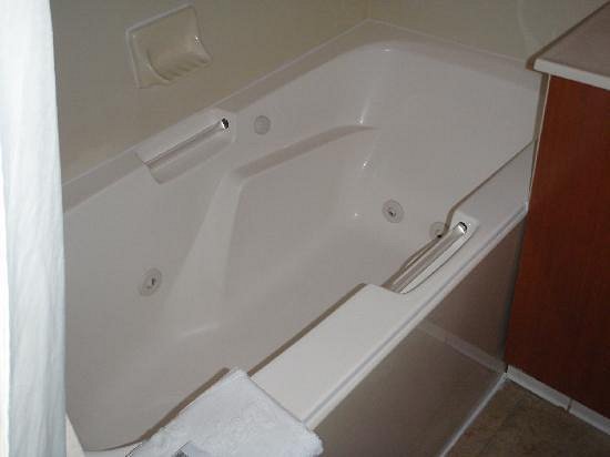 Hampton Inn & Suites Salt Lake City Airport, room with private jacuzzi, photo 1