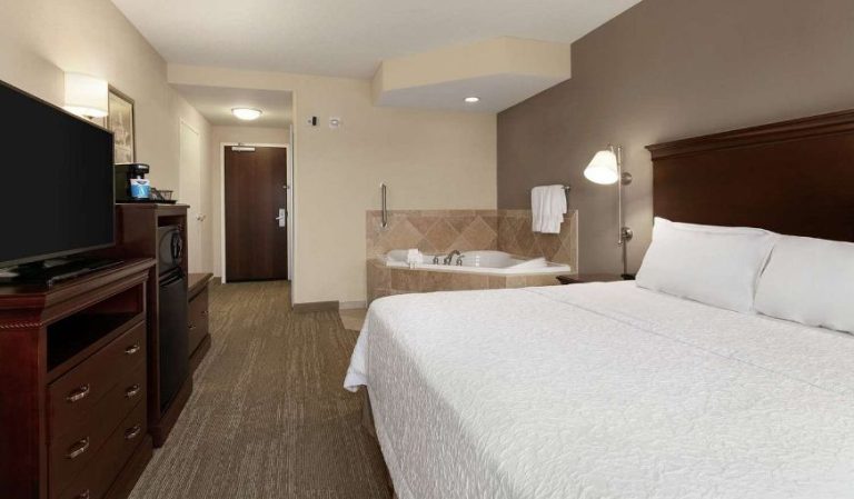 Hampton Inn & Suites Washington-Dulles International Airport