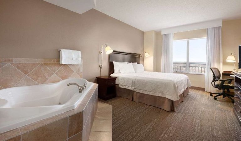 Hampton Inn & Suites Washington-Dulles International Airport
