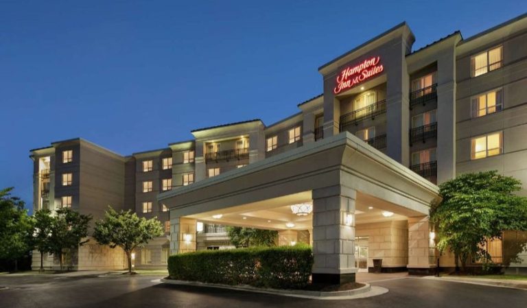 Hampton Inn & Suites Washington-Dulles International Airport