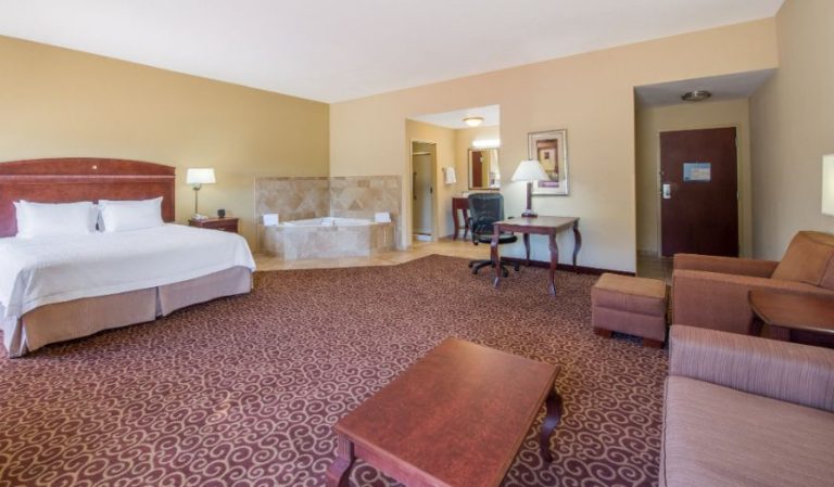 Hampton Inn & Suites