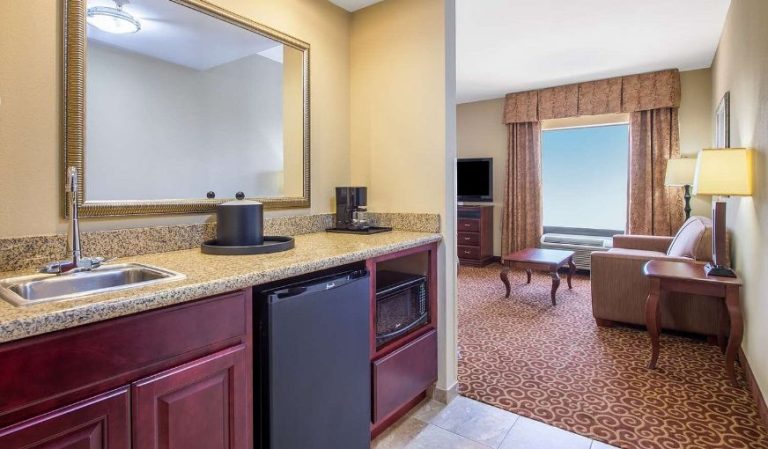 Hampton Inn & Suites