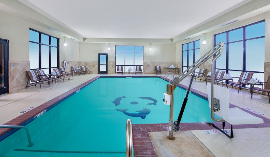 Hampton Inn & Suites, room with private jacuzzi, photo 6