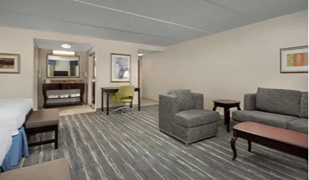 Hampton Inn Syracuse Clay, room with private jacuzzi, photo 5