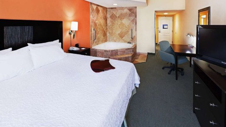 Hampton Inn and Suites Austin – Lakeway