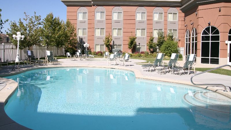 Hampton Inn & Suites Salt Lake City Airport, room with private jacuzzi, photo 7
