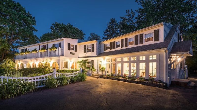 Inn at Perkins Cove, room with private jacuzzi, photo 6
