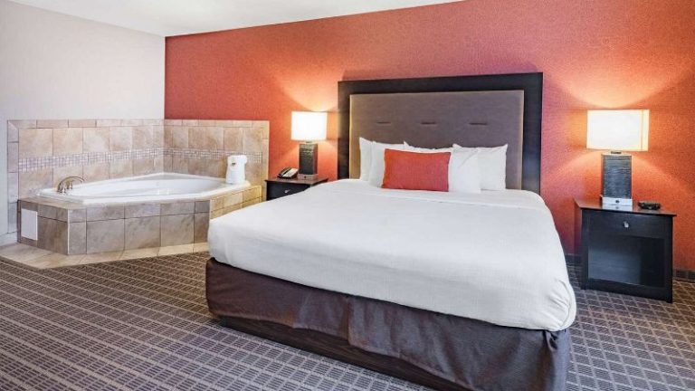 Hawthorn Suites by Wyndham Dickinson