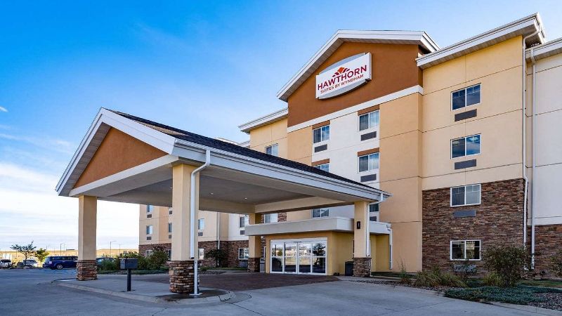 Hawthorn Suites by Wyndham Dickinson, room with private jacuzzi, photo 6