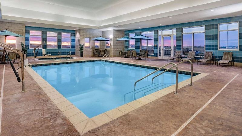 Hawthorn Suites by Wyndham Dickinson, room with private jacuzzi, photo 7