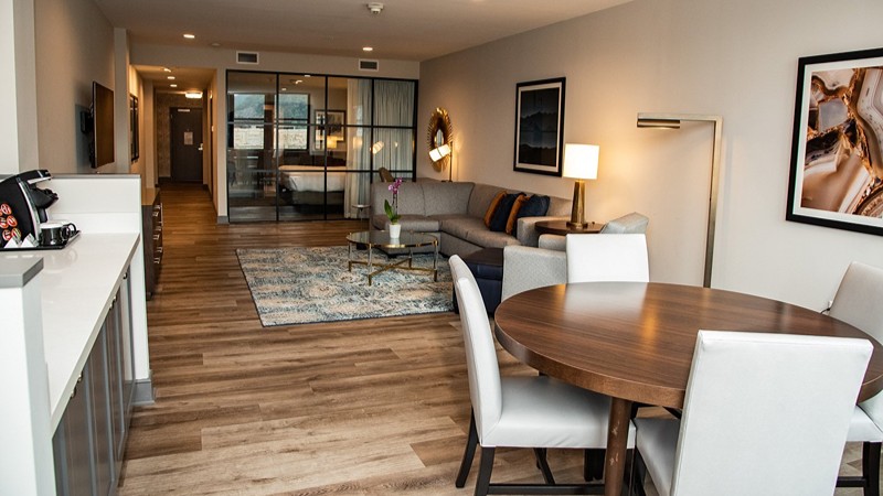 Haywood Park Hotel, Ascend Hotel Collection, room with private jacuzzi, photo 6