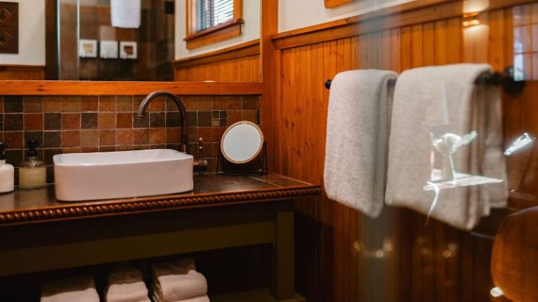 Highland Haven Creekside Inn