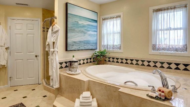 Hillcrest House Bed & Breakfast