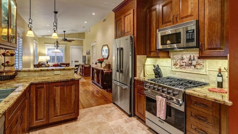 Hillcrest House Bed & Breakfast