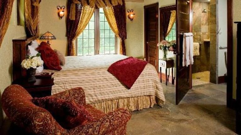 Hilltop Manor Bed & Breakfast