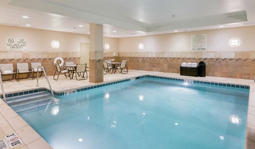 Hilton Garden Inn Milwaukee Airport, room with private jacuzzi, photo 7
