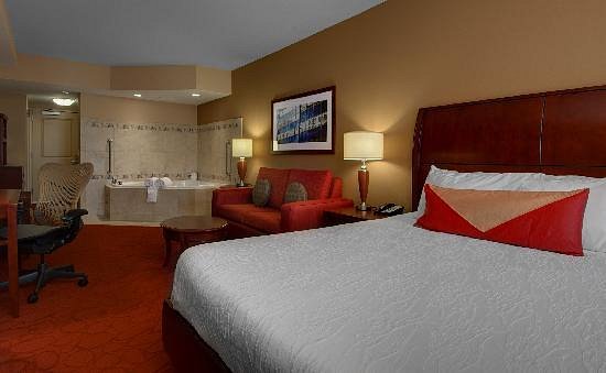 Hilton Garden Inn Milwaukee Airport - jacuzzi hotel room