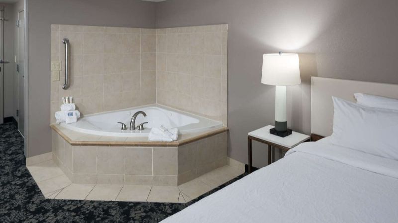 Hilton Garden Inn Nashville Vanderbilt 1 - jacuzzi hotel room