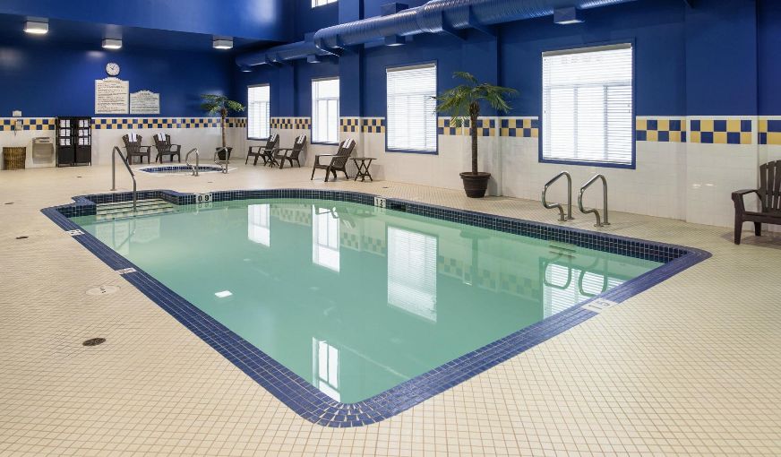 Hilton Garden Inn West Edmonton, room with private jacuzzi, photo 6