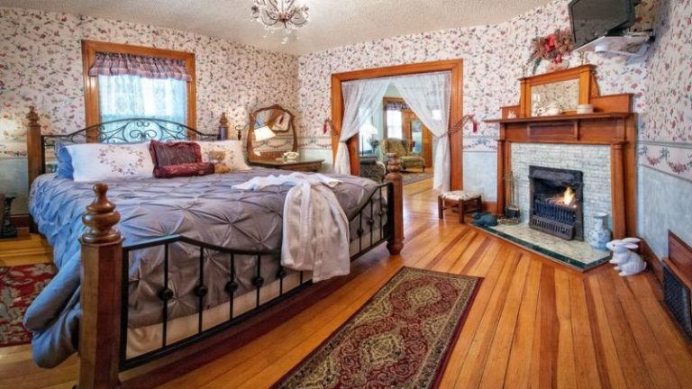 Holden House 1902 Bed & Breakfast Inn