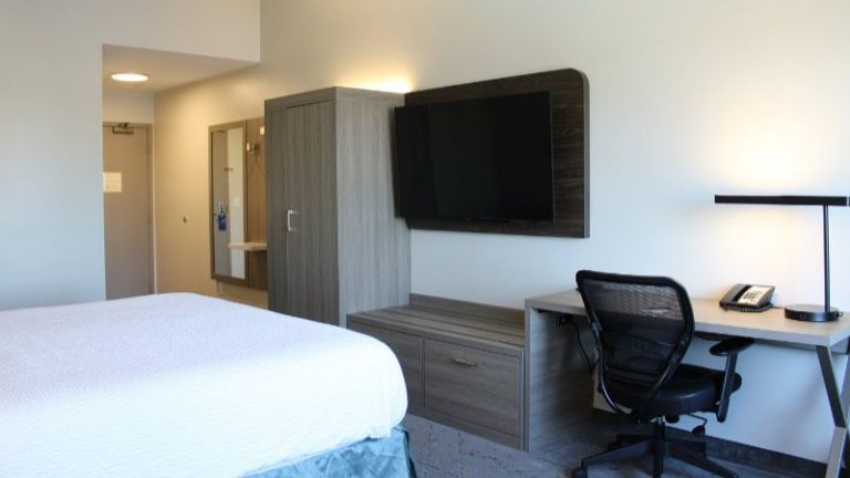 Holiday Inn Express Bakersfield, an IHG Hotel