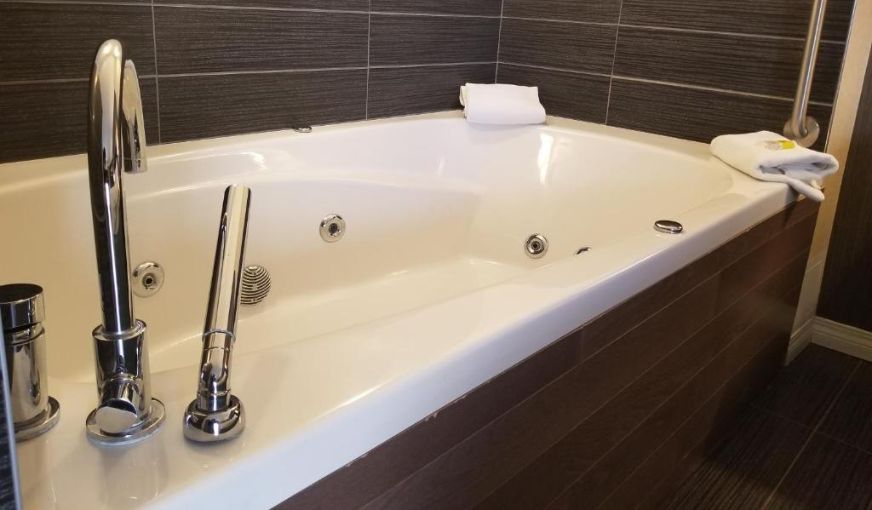 Holiday Inn Express Edmonton Downtown, an IHG Hotel