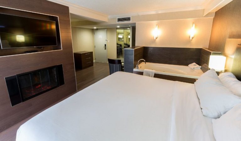 Holiday Inn Express Edmonton Downtown, an IHG Hotel