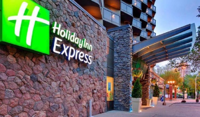 Holiday Inn Express Edmonton Downtown, an IHG Hotel