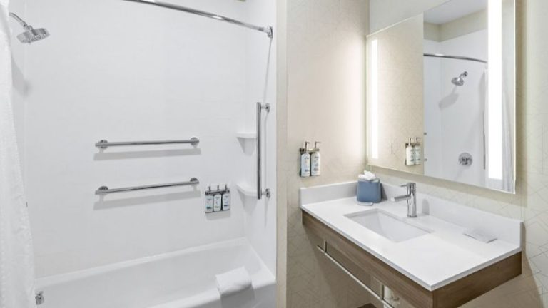 Holiday Inn Express Hotel & Suites Council Bluffs – Convention Center Area, an IHG Hotel