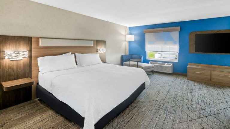Holiday Inn Express Hotel & Suites Council Bluffs – Convention Center Area, an IHG Hotel