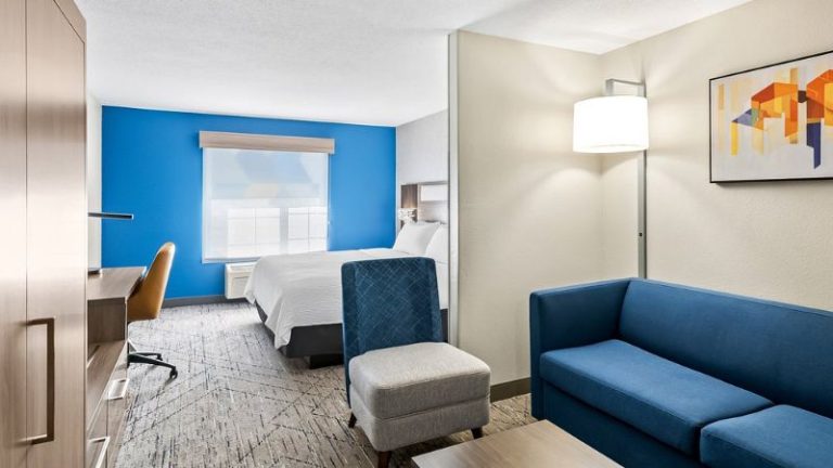 Holiday Inn Express Hotel & Suites Council Bluffs – Convention Center Area, an IHG Hotel