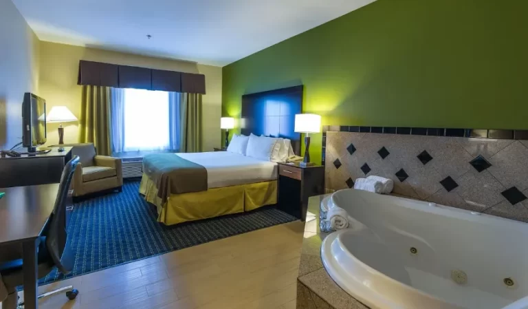 Holiday Inn Express Hotel & Suites Edmond