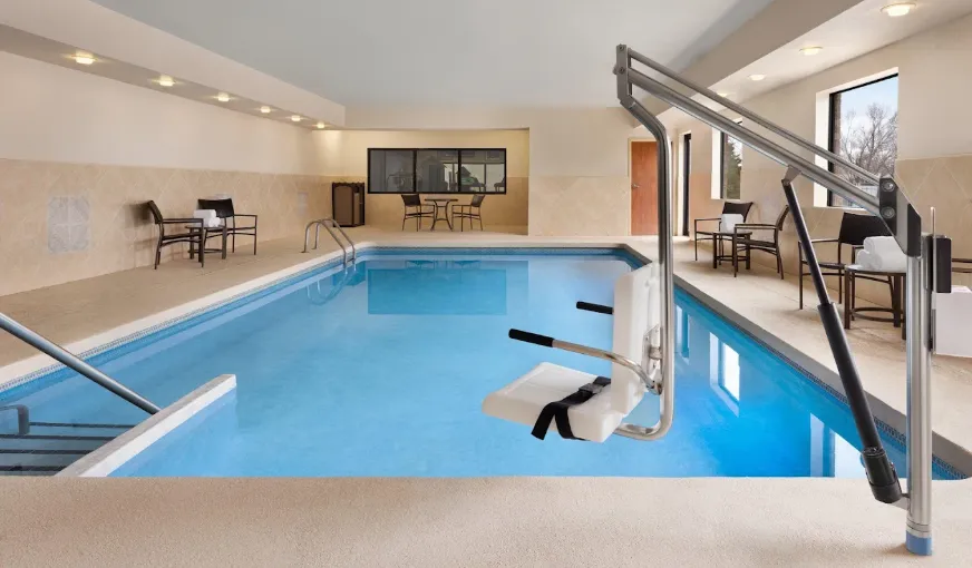 Holiday Inn Express Hotel & Suites Edmond, room with private jacuzzi, photo 7