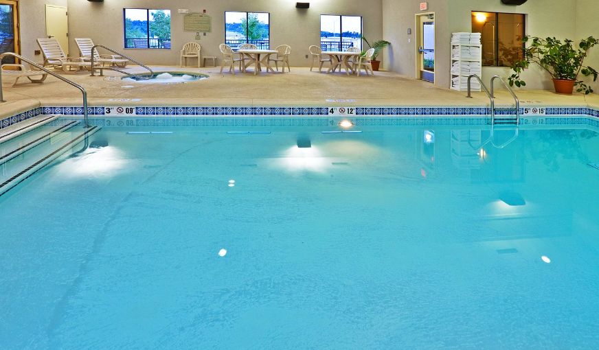Holiday Inn Express Hotel & Suites Muskogee, an IHG Hotel, room with private jacuzzi, photo 5
