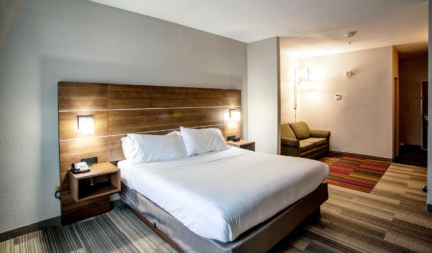 Holiday Inn Express la Plata, an IHG Hotel, room with private jacuzzi, photo 2