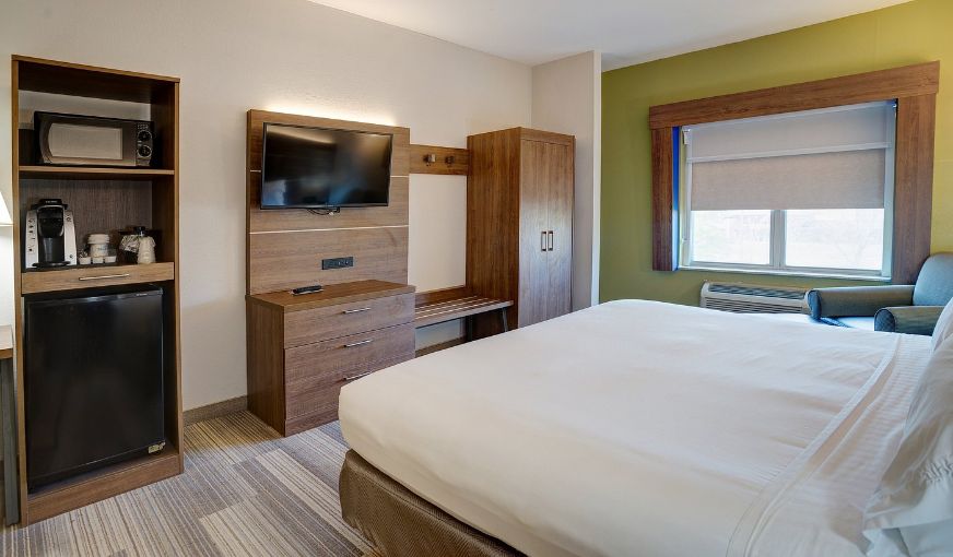 Holiday Inn Express la Plata, an IHG Hotel, room with private jacuzzi, photo 3