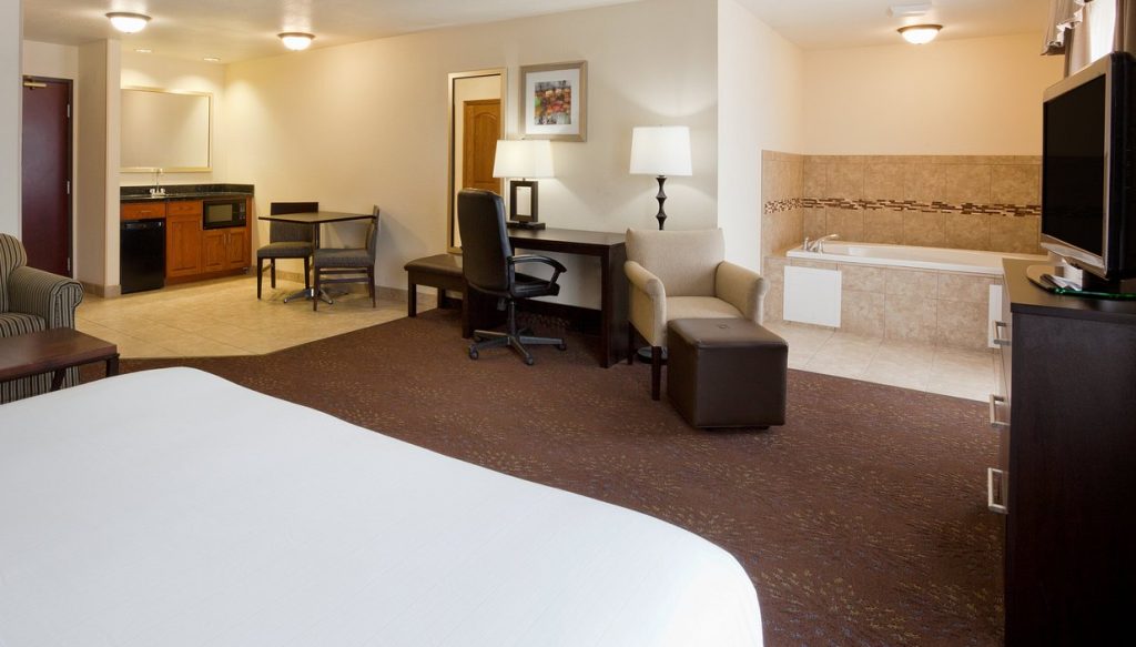 Holiday Inn Express & Suites Aberdeen