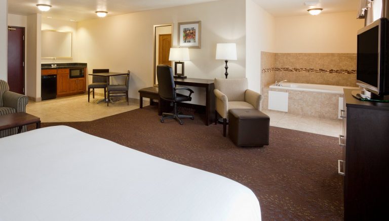 Holiday Inn Express & Suites Aberdeen