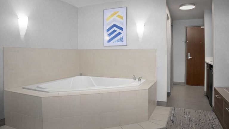 Holiday Inn Express & Suites Alexandria – Fort Belvoir, an IHG Hotel