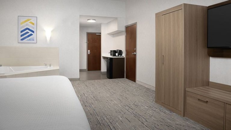 Holiday Inn Express & Suites Alexandria – Fort Belvoir, an IHG Hotel
