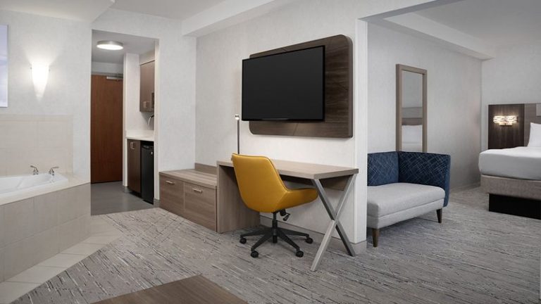 Holiday Inn Express & Suites Alexandria – Fort Belvoir, an IHG Hotel
