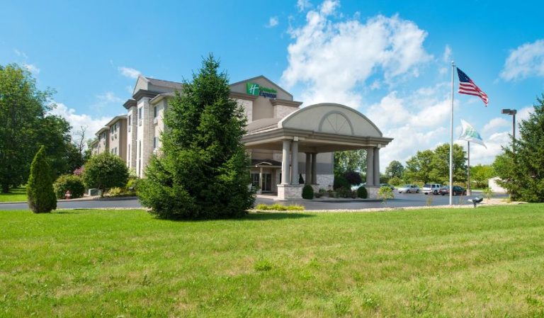 Holiday Inn Express & Suites Bucyrus